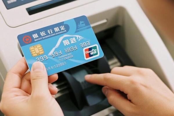 银行卡不是本人能取钱吗